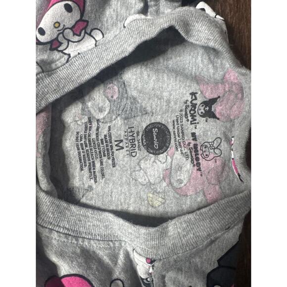 Sanrio Kuromi & My Melody Cropped Tee Women’s Medium Gray Graphic T-Shirt - Picture 2 of 5